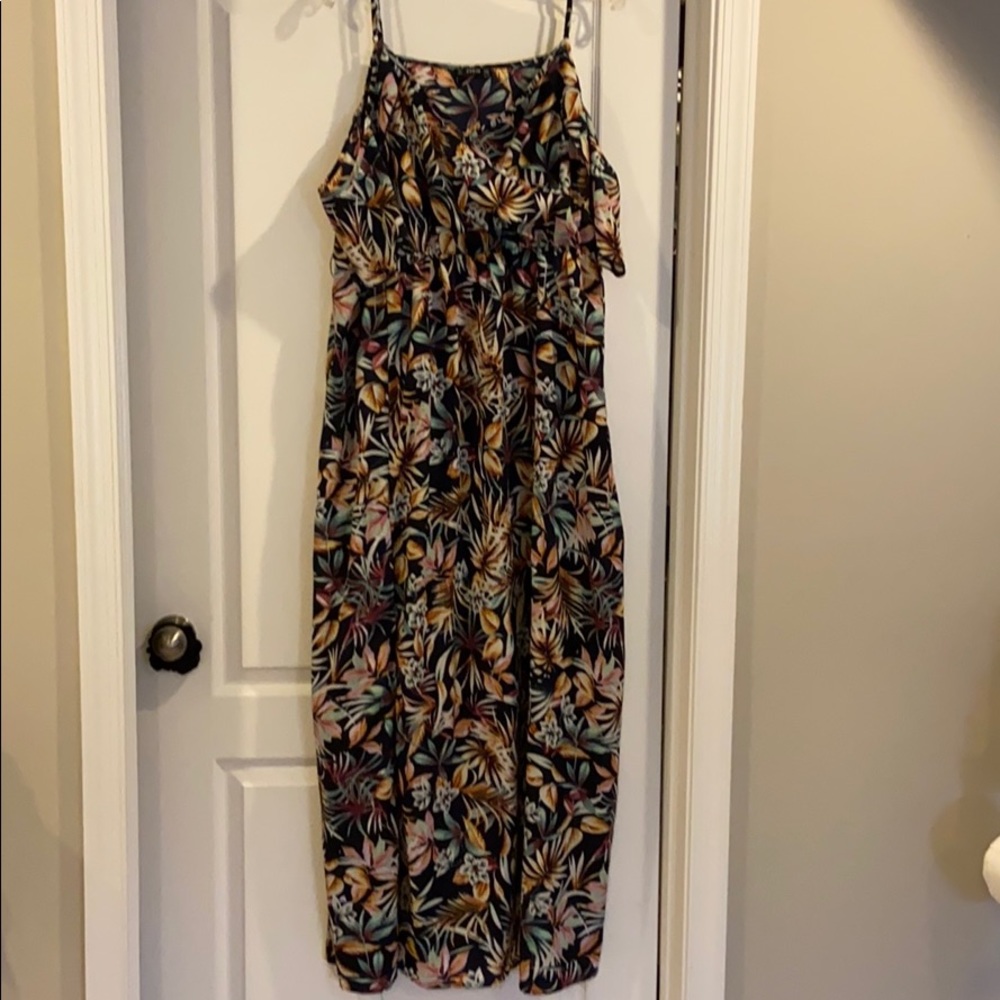 Maxi dress with cut out shoulders